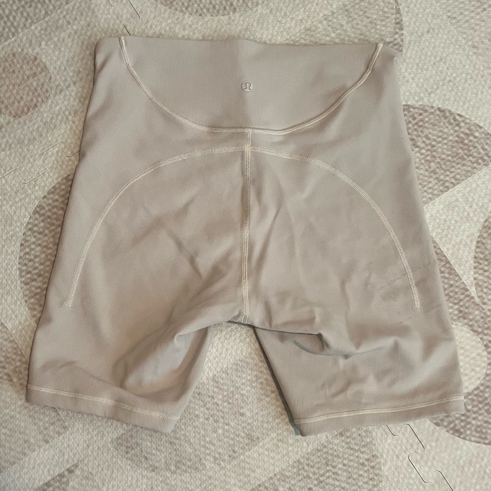 Lululemon high rise ribbed contour shorts
